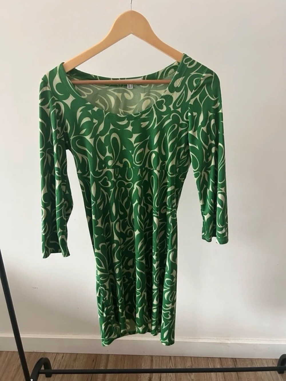 LK Bennett Green and Cream Long-Sleeve Scoop-Neck 3/4 Sleeve Dress
